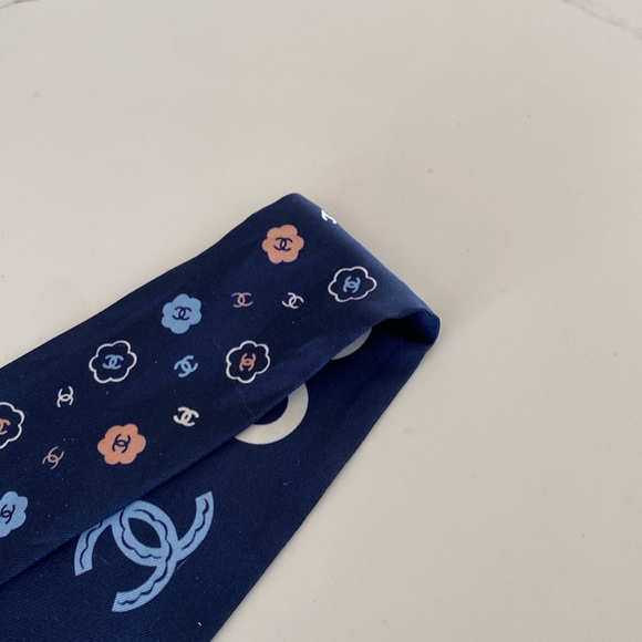 Authentic CHANEL “Twilly” scarf for bag or hair - Picture 4 of 4